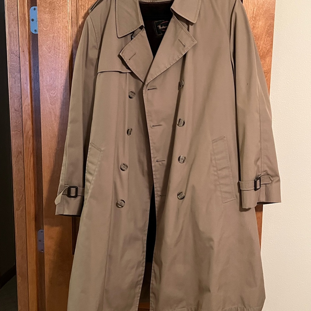 Botany 500 - Beige Trench Coat with removable insulation liner - USA made 40R